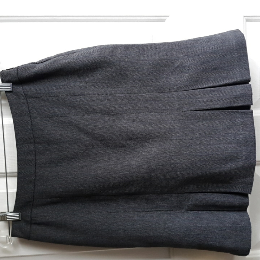 Apt 9 Gray Herringbone Career Skirt.  Size 8